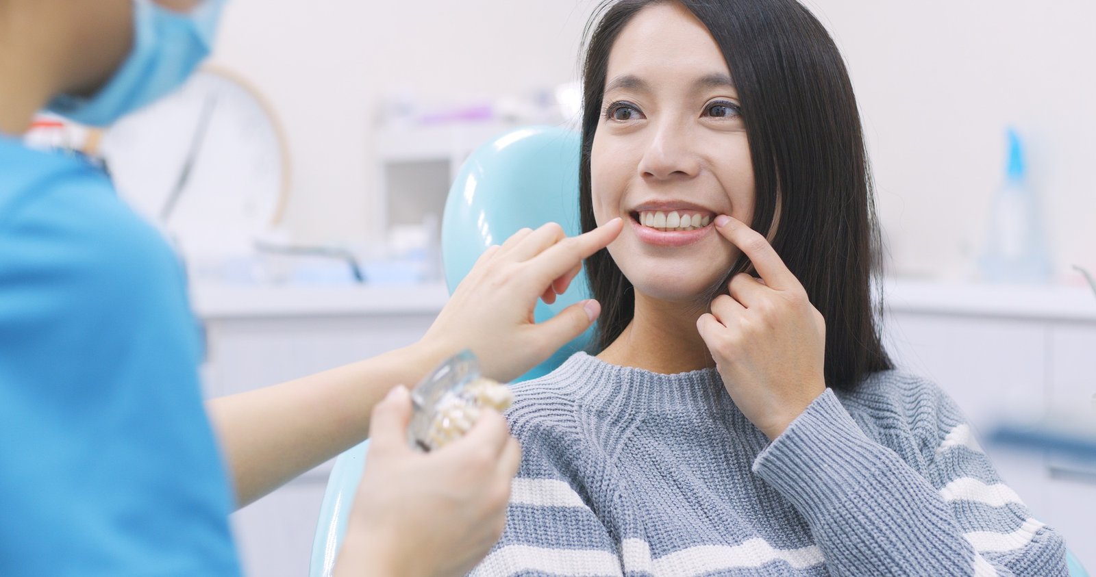 Woman talk to dentist in dental clinic