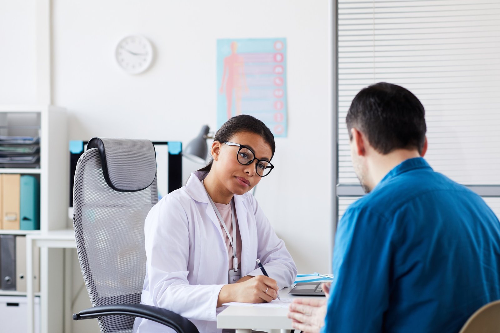 Doctor talking to the patient